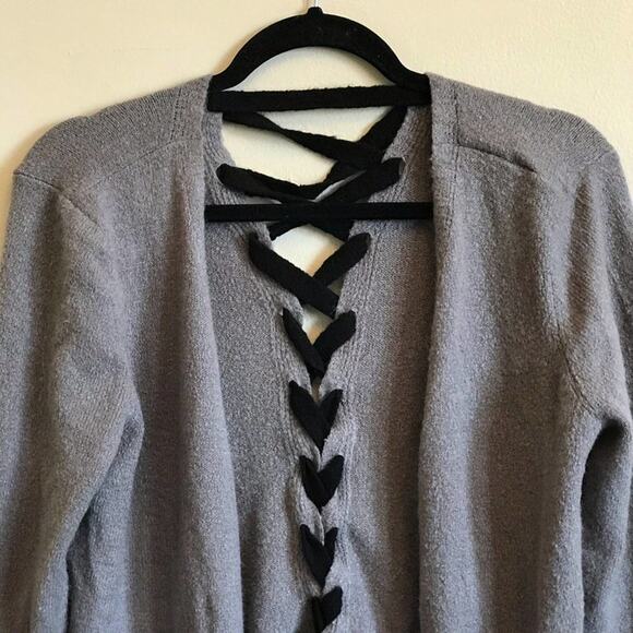 Daytrip M cardigan long sleeve pockets gray black criss cross - Picture 2 of 7